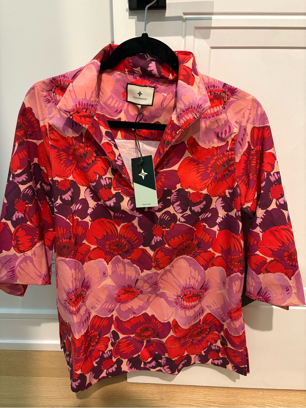 NWT SIZE M Tuckernuck Pink, Red & Purple Floral Popover Tunic